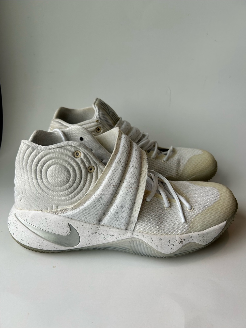 Nike Kyrie 2 "Silver Speckle" White Basketball Shoes Men's Size 9